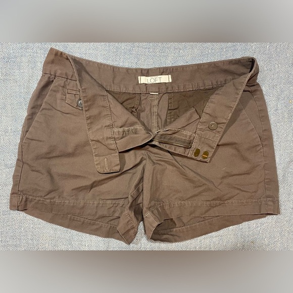 Ann Taylor Loft Brown Chino Shorts, Size 4, 100% Cotton, Mid-rise, Pockets - Picture 2 of 8